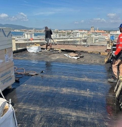 Arrachage des revêtements d'étanchéité