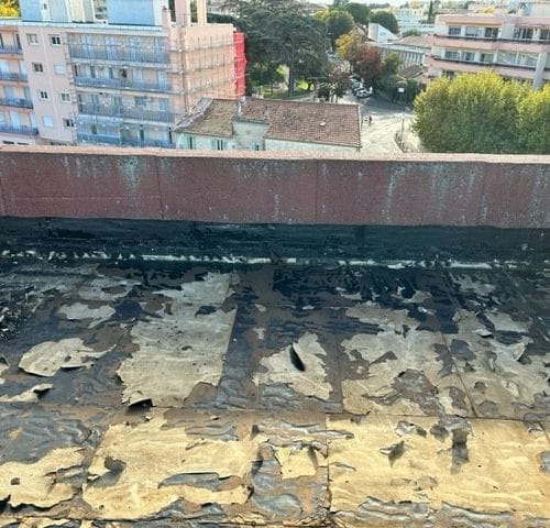 Arrachage des revêtements d'étanchéité terminé