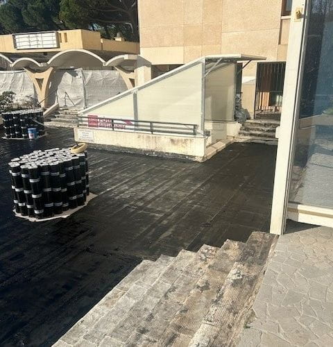 Pose de l'étanchéité bicouche élastomère STYRABASE STICK & Elastophene Flam 25