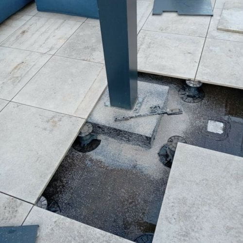 Réparation des relevés situés dans l'angle de la pergola - Dépose dalle