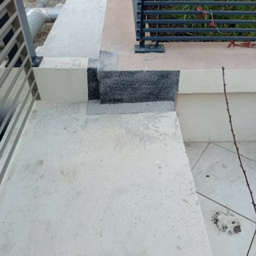 Réparation étanchéité au droit de la souche située sous la casquette béton