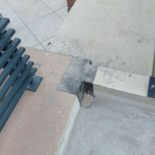 Réparation étanchéité au droit de la souche située sous la casquette béton